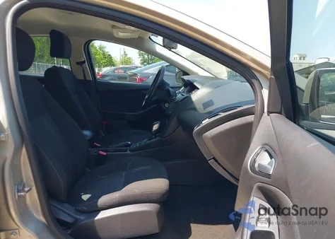 2015 Ford Focus Se z USA, uszkodzony, nr VIN 1FADP3F27FL376151